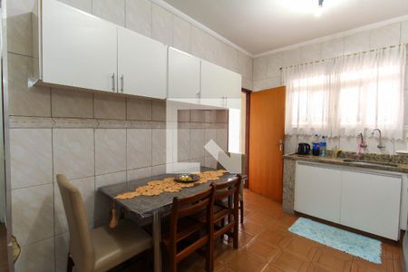 Casa à venda com 231m², 3 quartos e 2 vagasCozinha