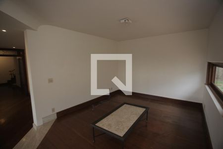 Casa à venda com 1800m², 5 quartos e 6 vagasSala