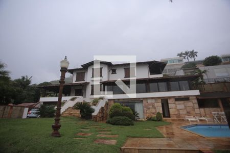 Casa à venda com 1800m², 5 quartos e 6 vagasFachada