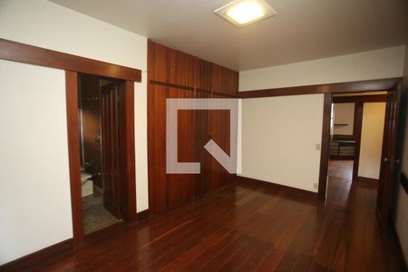 Casa à venda com 1800m², 5 quartos e 6 vagasSuite 3