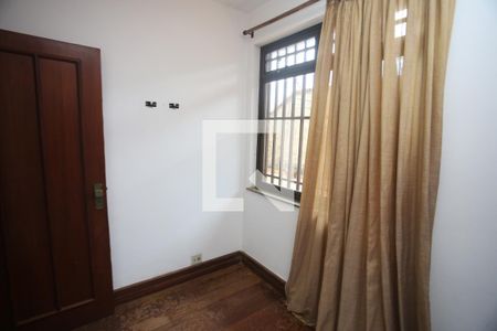 Casa à venda com 1800m², 5 quartos e 6 vagasQuarto Servico