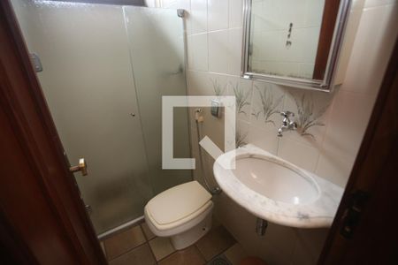 Casa à venda com 1800m², 5 quartos e 6 vagasBanheiro Servico