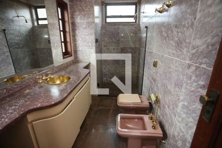 Casa à venda com 1800m², 5 quartos e 6 vagasBanheiro da Suíte 2