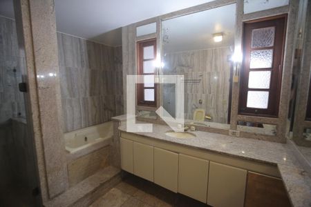 Casa à venda com 1800m², 5 quartos e 6 vagasBanheiro Suite 4