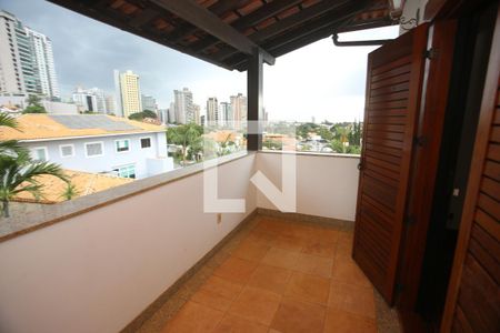 Casa à venda com 1800m², 5 quartos e 6 vagasVaranda Suite 4