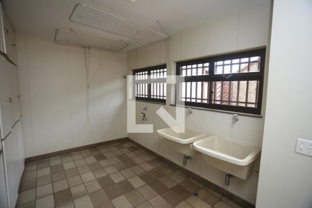 Casa à venda com 1800m², 5 quartos e 6 vagasÁrea de Serviço