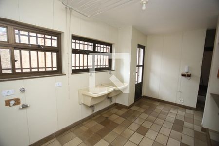 Casa à venda com 1800m², 5 quartos e 6 vagasÁrea de Serviço