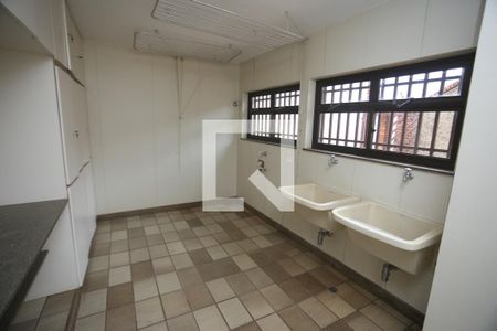 Casa à venda com 1800m², 5 quartos e 6 vagasÁrea de Serviço