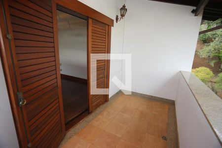 Casa à venda com 1800m², 5 quartos e 6 vagasVaranda Suite 4
