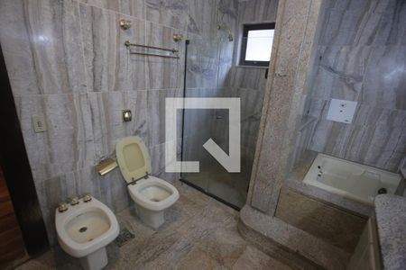 Casa à venda com 1800m², 5 quartos e 6 vagasBanheiro Suite 4