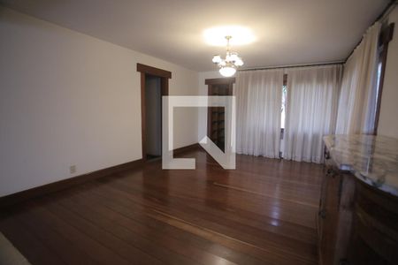 Casa à venda com 1800m², 5 quartos e 6 vagasSala