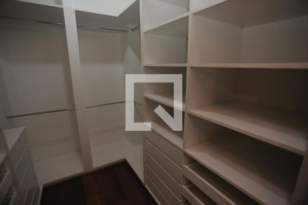 Casa à venda com 1800m², 5 quartos e 6 vagasCloset