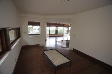 Casa à venda com 1800m², 5 quartos e 6 vagasSala