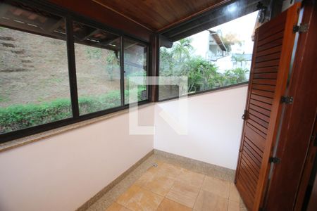 Casa à venda com 1800m², 5 quartos e 6 vagasVaranda suite