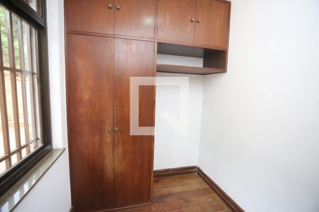 Casa à venda com 1800m², 5 quartos e 6 vagasQuarto Servico