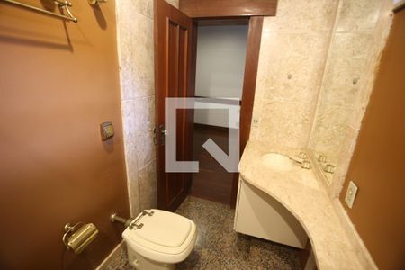 Casa à venda com 1800m², 5 quartos e 6 vagasBanheiro Suite 3