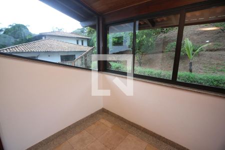 Casa à venda com 1800m², 5 quartos e 6 vagasVaranda suite