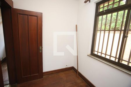 Casa à venda com 1800m², 5 quartos e 6 vagasQuarto Servico