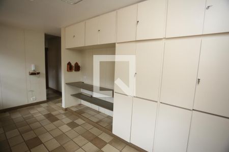 Casa à venda com 1800m², 5 quartos e 6 vagasÁrea de Serviço