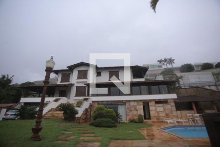 Casa à venda com 1800m², 5 quartos e 6 vagasFachada