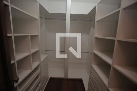 Casa à venda com 1800m², 5 quartos e 6 vagasCloset