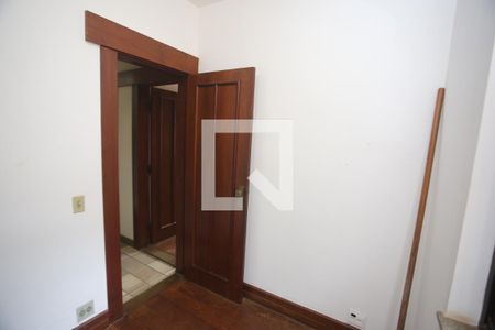 Casa à venda com 1800m², 5 quartos e 6 vagasQuarto Servico