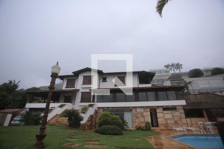 Casa à venda com 1800m², 5 quartos e 6 vagasFachada