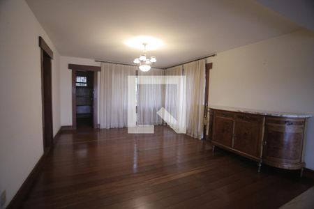 Casa à venda com 1800m², 5 quartos e 6 vagasSala