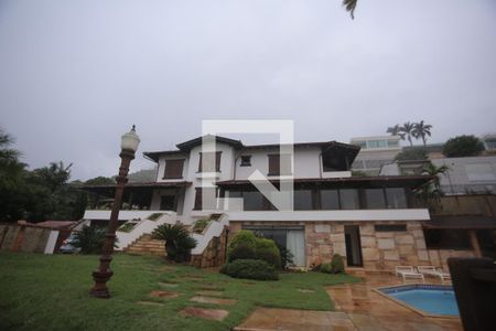 Casa à venda com 1800m², 5 quartos e 6 vagasFachada