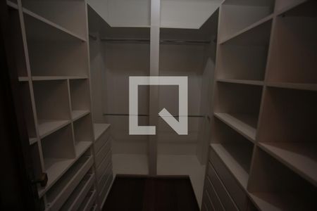 Casa à venda com 1800m², 5 quartos e 6 vagasCloset