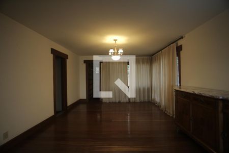 Casa à venda com 1800m², 5 quartos e 6 vagasSala