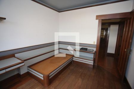 Casa à venda com 1800m², 5 quartos e 6 vagasQuarto3