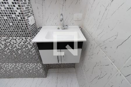 Casa para alugar com 30m², 1 quarto e sem vaga Casa para alugar com 30m², 1 quarto e sem vagaDetalhe do banheiro
