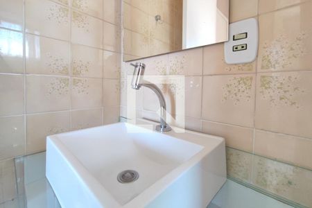 Banheiro de apartamento para alugar com 1 quarto, 60m² em Cambuí, Campinas