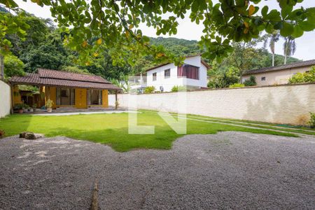 Casa à venda com 890m², 3 quartos e 5 vagasQuintal