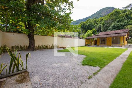 Casa à venda com 890m², 3 quartos e 5 vagasQuintal