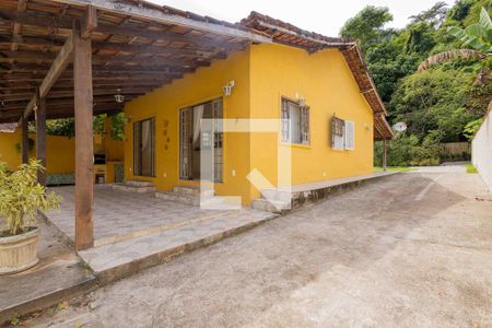 Casa à venda com 890m², 3 quartos e 5 vagasQuintal
