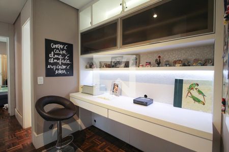 Corredor de apartamento para alugar com 2 quartos, 100m² em Indianópolis, São Paulo