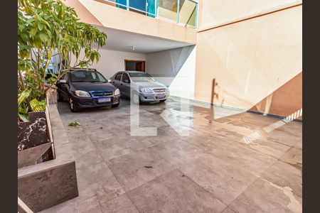Casa à venda com 299m², 5 quartos e 4 vagas Casa à venda com 299m², 5 quartos e 4 vagasGaragem