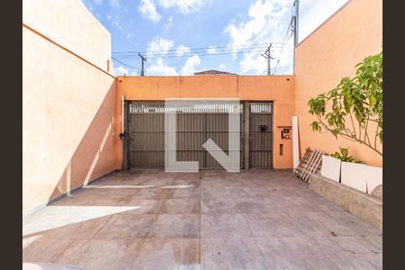 Casa à venda com 299m², 5 quartos e 4 vagas Casa à venda com 299m², 5 quartos e 4 vagasGaragem