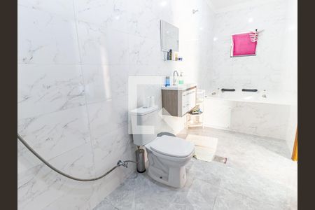 Casa à venda com 299m², 5 quartos e 4 vagas Casa à venda com 299m², 5 quartos e 4 vagasBanheiro da Suíte 1