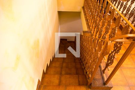 Casa à venda com 207m², 4 quartos e 5 vagasEscada da Área de Serviço e Lazer