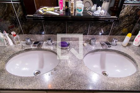 Casa à venda com 207m², 4 quartos e 5 vagasBanheiro Social - Pia