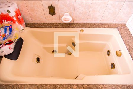 Casa à venda com 207m², 4 quartos e 5 vagasBanheiro da Suíte - Banheira