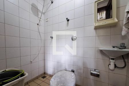 Casa de condomínio à venda com 210m², 3 quartos e 2 vagas Casa de condomínio à venda com 210m², 3 quartos e 2 vagasBanheiro de serviço