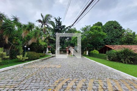 Casa de condomínio à venda com 210m², 3 quartos e 2 vagas Casa de condomínio à venda com 210m², 3 quartos e 2 vagasFachada