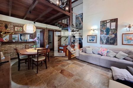 Sala de casa de condomínio à venda com 3 quartos, 210m² em Badu, Niterói