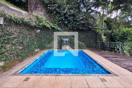 Casa de condomínio à venda com 210m², 3 quartos e 2 vagas Casa de condomínio à venda com 210m², 3 quartos e 2 vagasPiscina