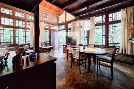 Sala de casa de condomínio à venda com 3 quartos, 210m² em Badu, Niterói