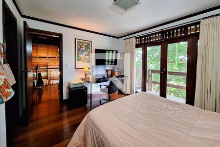 Casa de condomínio à venda com 210m², 3 quartos e 2 vagas Casa de condomínio à venda com 210m², 3 quartos e 2 vagasSuite